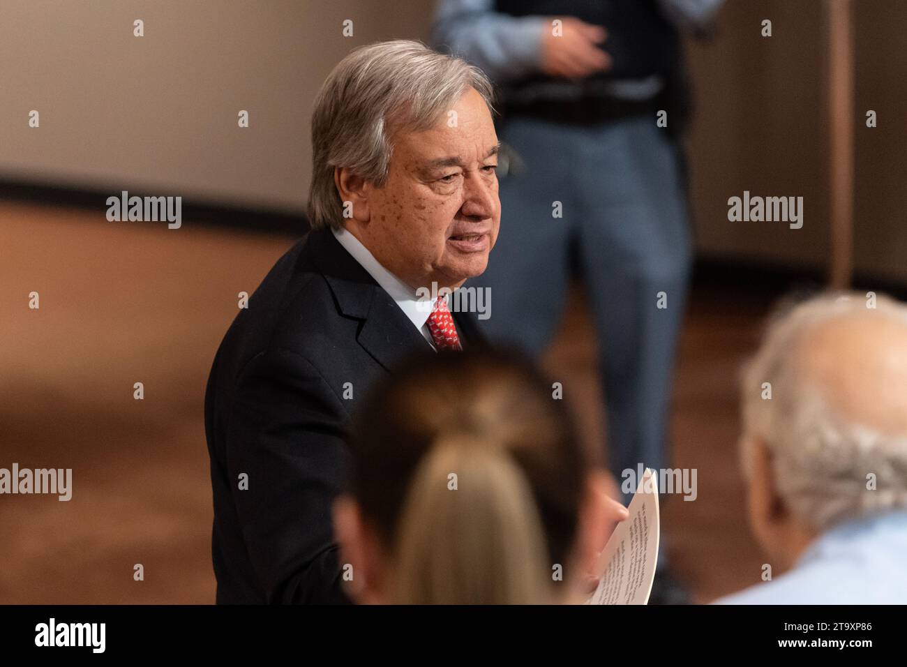 Comunicato stampa del Segretario generale Antonio Guterres presso la sede delle Nazioni Unite a New York il 27 novembre 2023 sulla crisi climatica in seguito ai recenti viaggi in Cile e Antartide Foto Stock