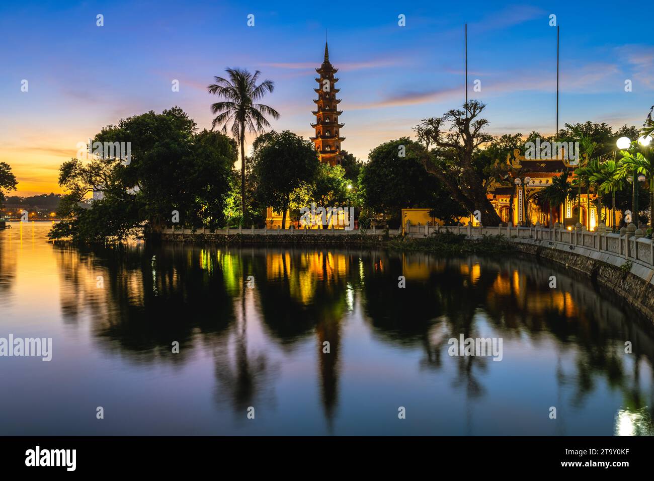 Tran Quoc Pagoda, alias Khai Quoc , il più antico tempio buddista di Hanoi, in Vietnam Foto Stock