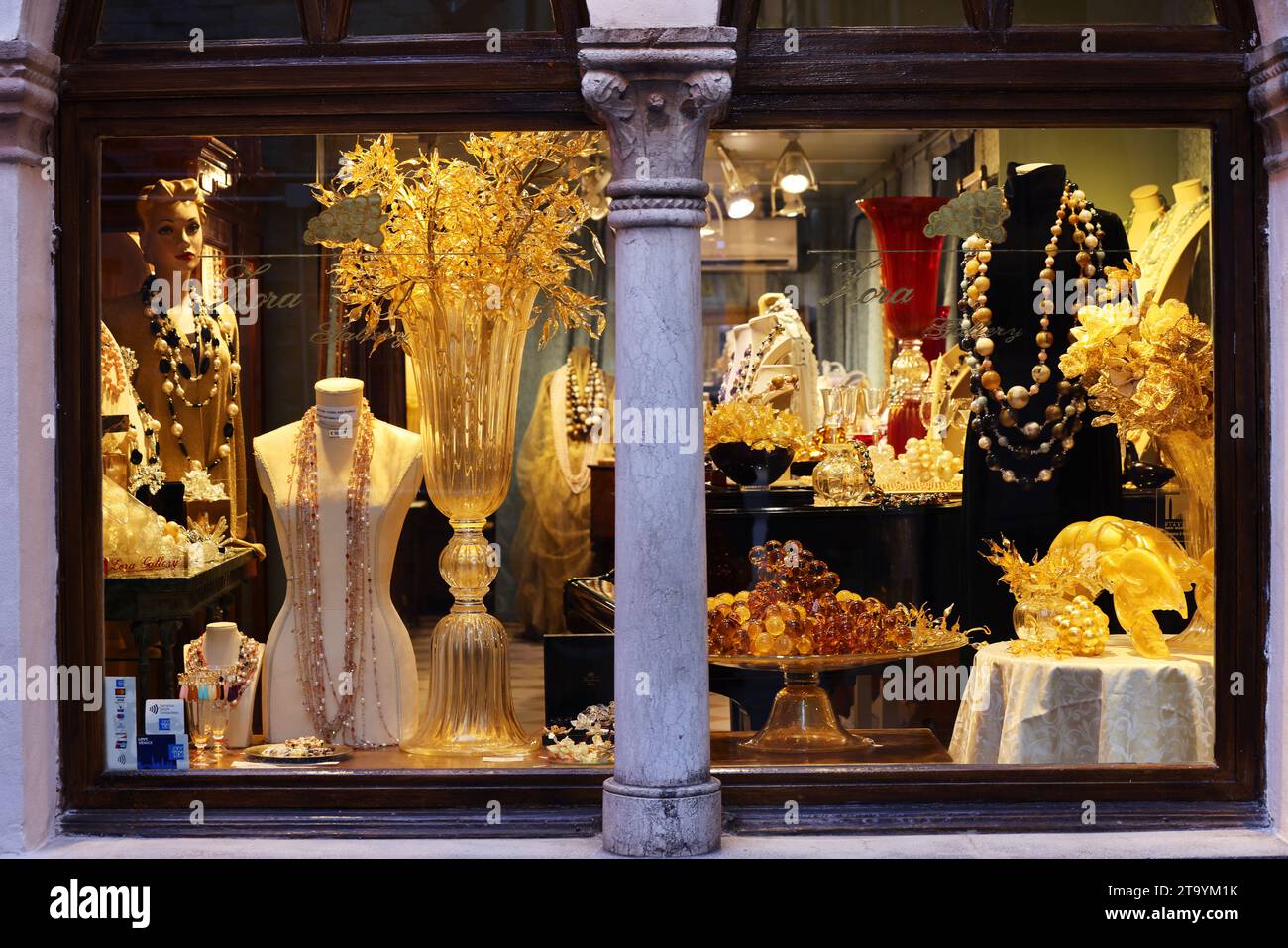 Collana, Gioielli, Venezia, negozi, vetrina, Schönes Schaufenster in Venedig Foto Stock