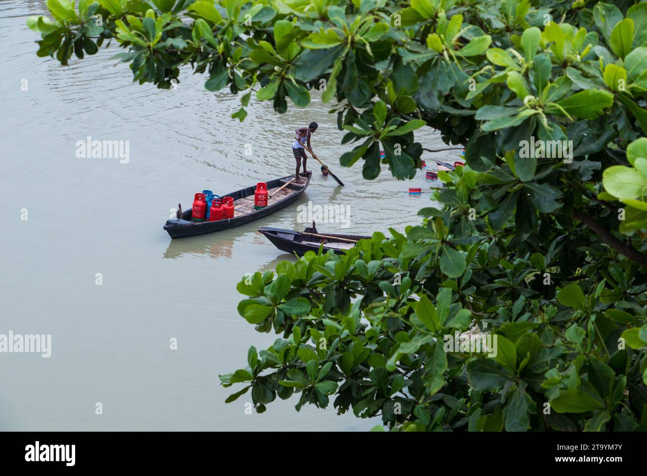 Tradizionale stazione di barche in legno, questa immagine è stata catturata il 29 maggio 2022, da Dacca, Bangladesh Foto Stock