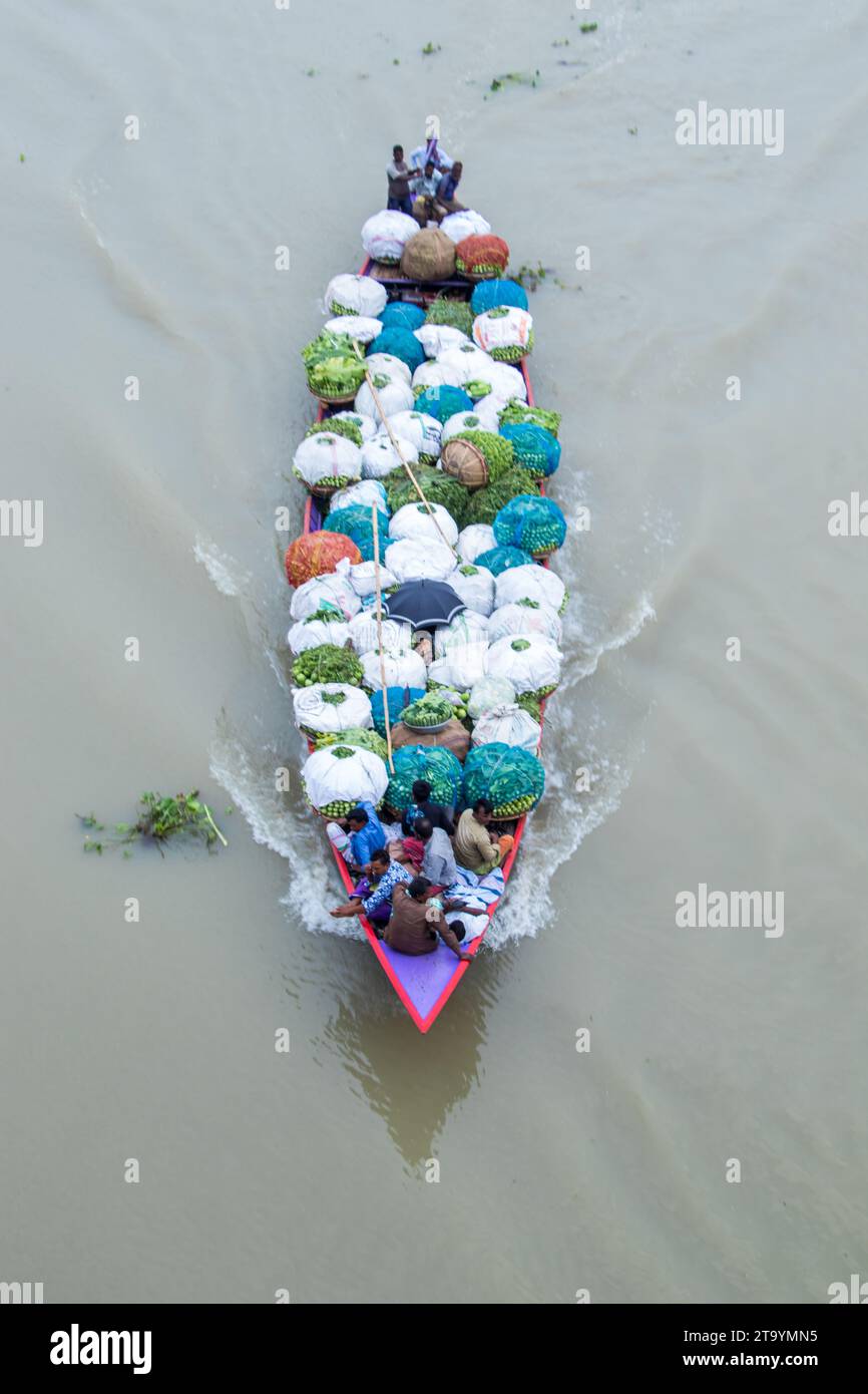 Tradizionale stazione di barche in legno, questa immagine è stata catturata il 29 maggio 2022, da Dacca, Bangladesh Foto Stock