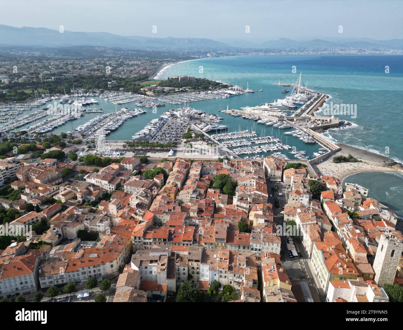 Antibes centro città costiera Francia drone, aereo Foto Stock