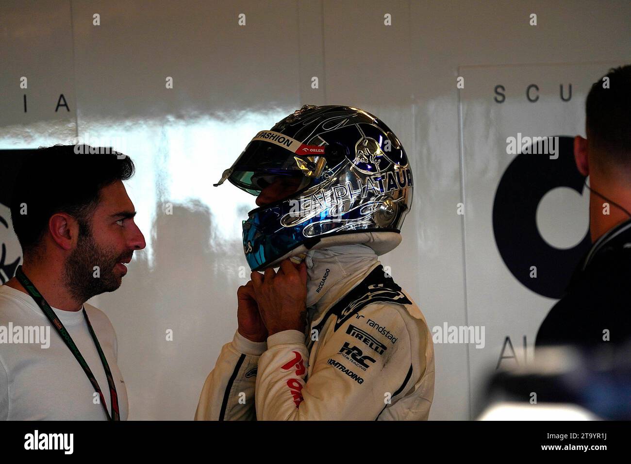 28 novembre 2023, Yas Marina Circuit, Abu Dhabi, Formula 1 Abu Dhabi test 2023, nella foto Daniel Ricciardo (AUS), Scuderia AlphaTauri Foto Stock