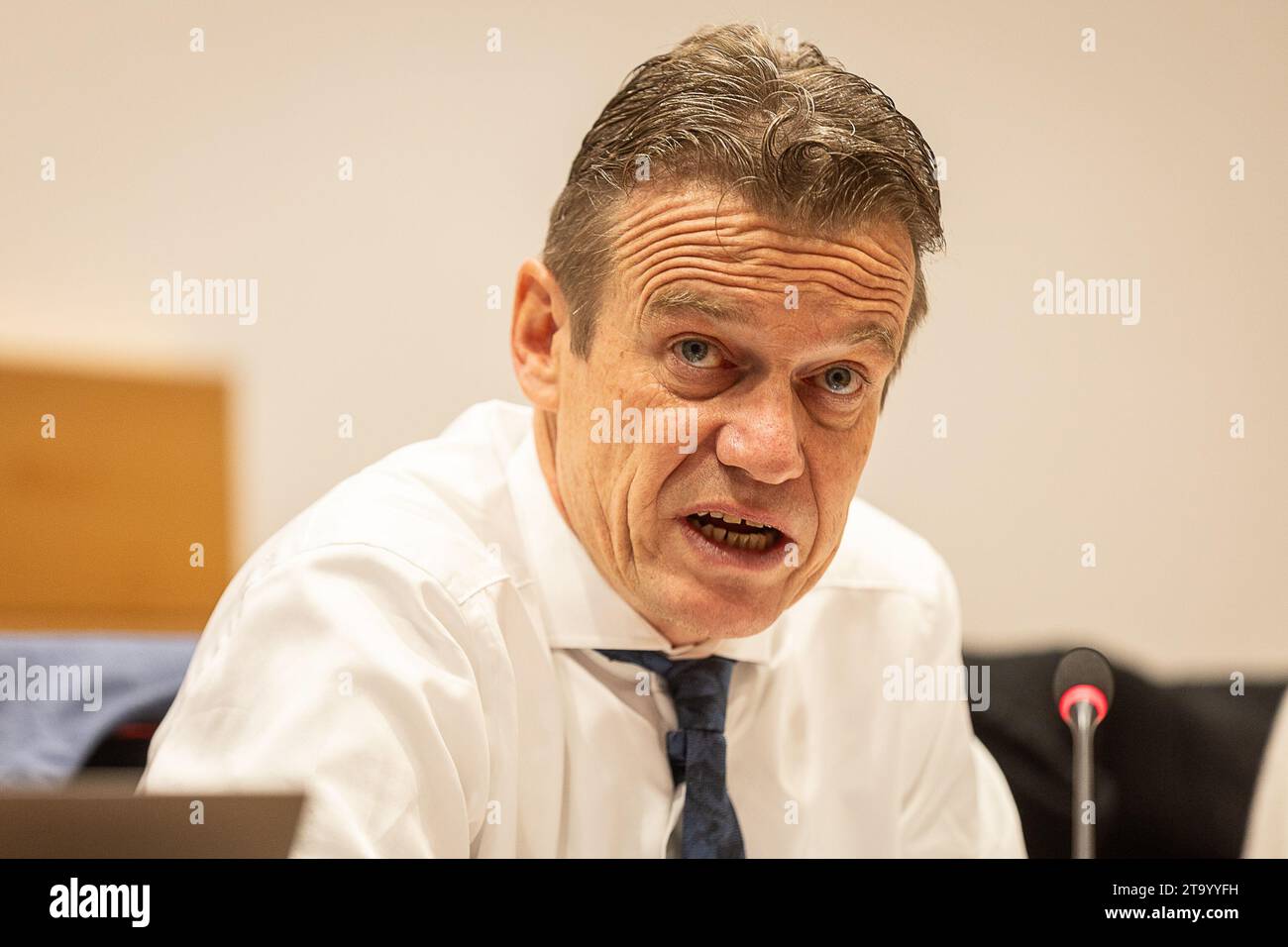 Bruxelles, Belgio. 28 novembre 2023. Il ministro della giustizia Paul Van Tigchelt, raffigurato durante una sessione delle commissioni della camera per la giustizia, martedì 28 novembre 2023 al parlamento federale di Bruxelles. Il ministro della giustizia Van Tigchelt, appena nominato, presenterà la sua dichiarazione politica durante la commissione. BELGA PHOTO JAMES ARTHUR GEKIERE Credit: Belga News Agency/Alamy Live News Foto Stock