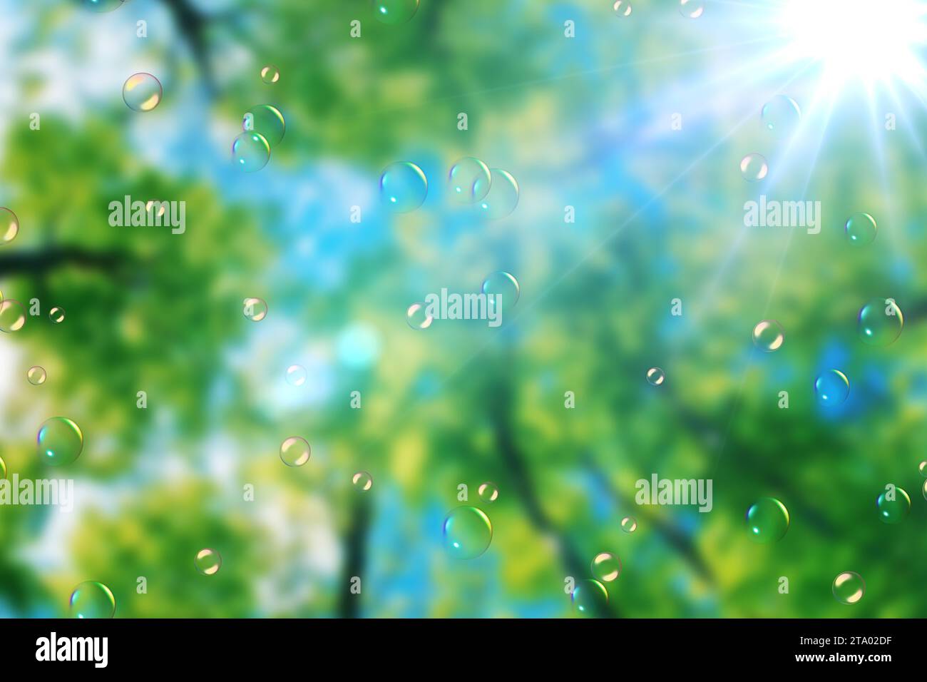 bolle di sapone che fluttuano su sfondo verde sotto il cielo blu con raggi del sole, movimento del soffiatore di bolle Foto Stock