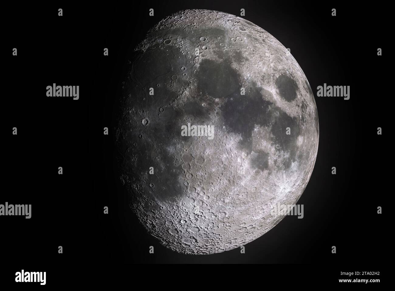 fasi lunari con ombra chiara della superficie lunare con cratere su sfondo nero, concetto di universo e scienza Foto Stock
