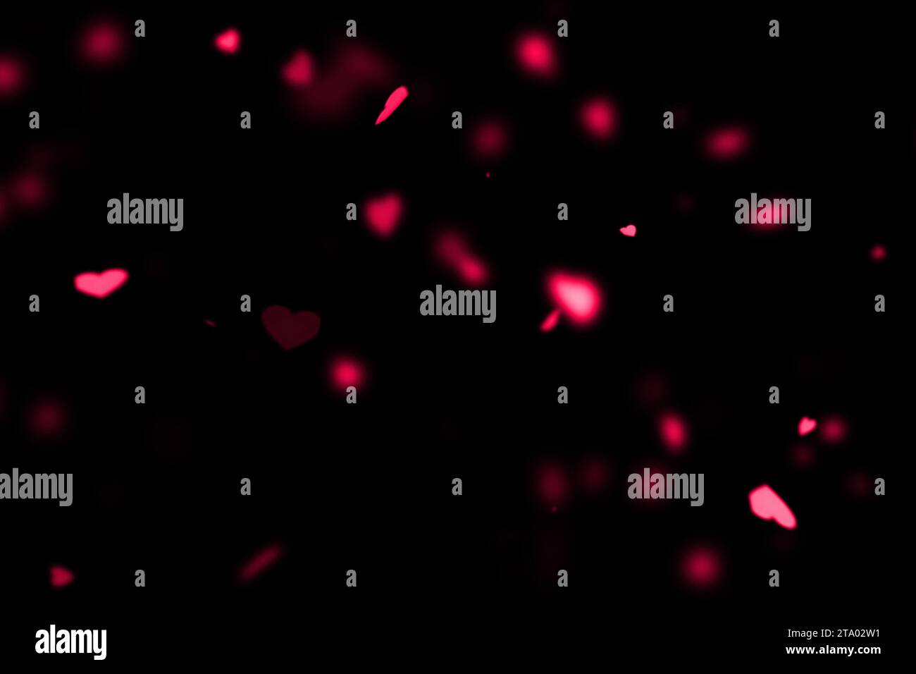 animazioni animate con cuori colorati viola su sfondo nero, amore e san valentino Foto Stock