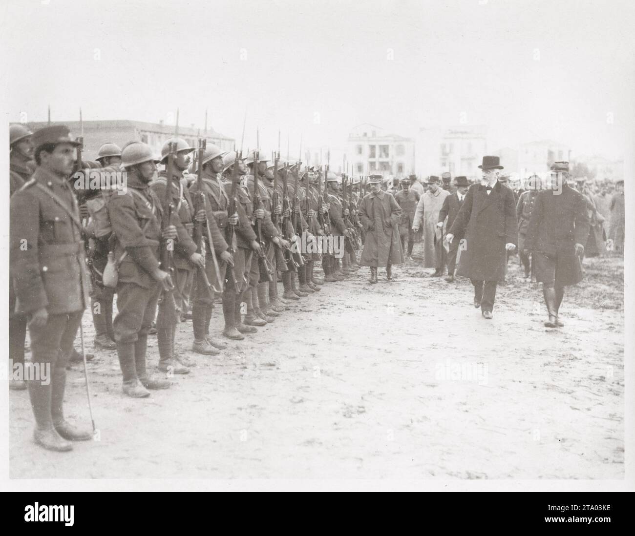Prima guerra mondiale - Eleftherios Venizelos ispeziona un reggimento greco Foto Stock