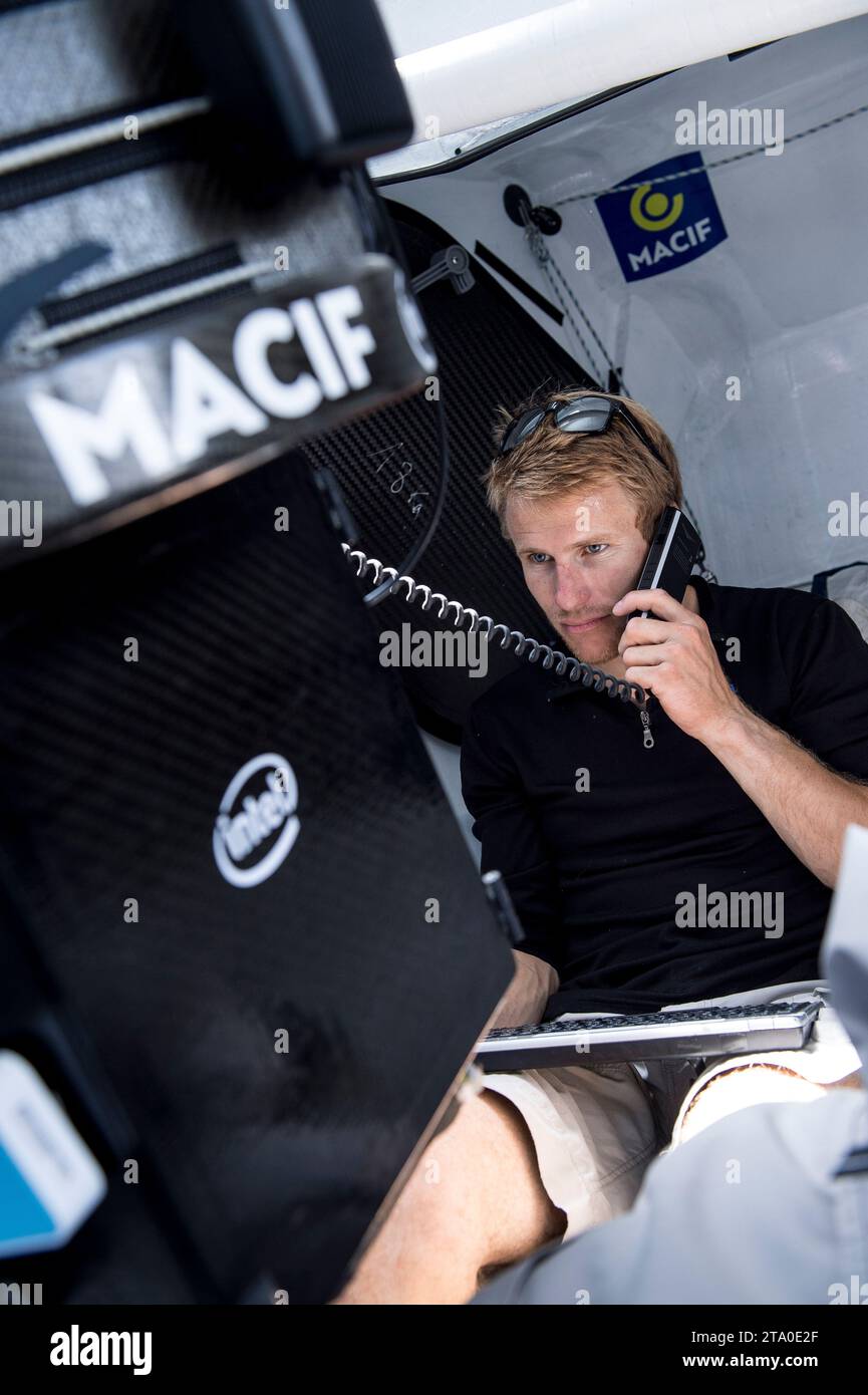 Skipper francese Francois Gabart a bordo dell'IMOCA MACIF training per la Route du Rhum al largo di Port la Foret, Bretagna, il 19 luglio 2014 - foto Olivier Blanchet / DPPI Foto Stock