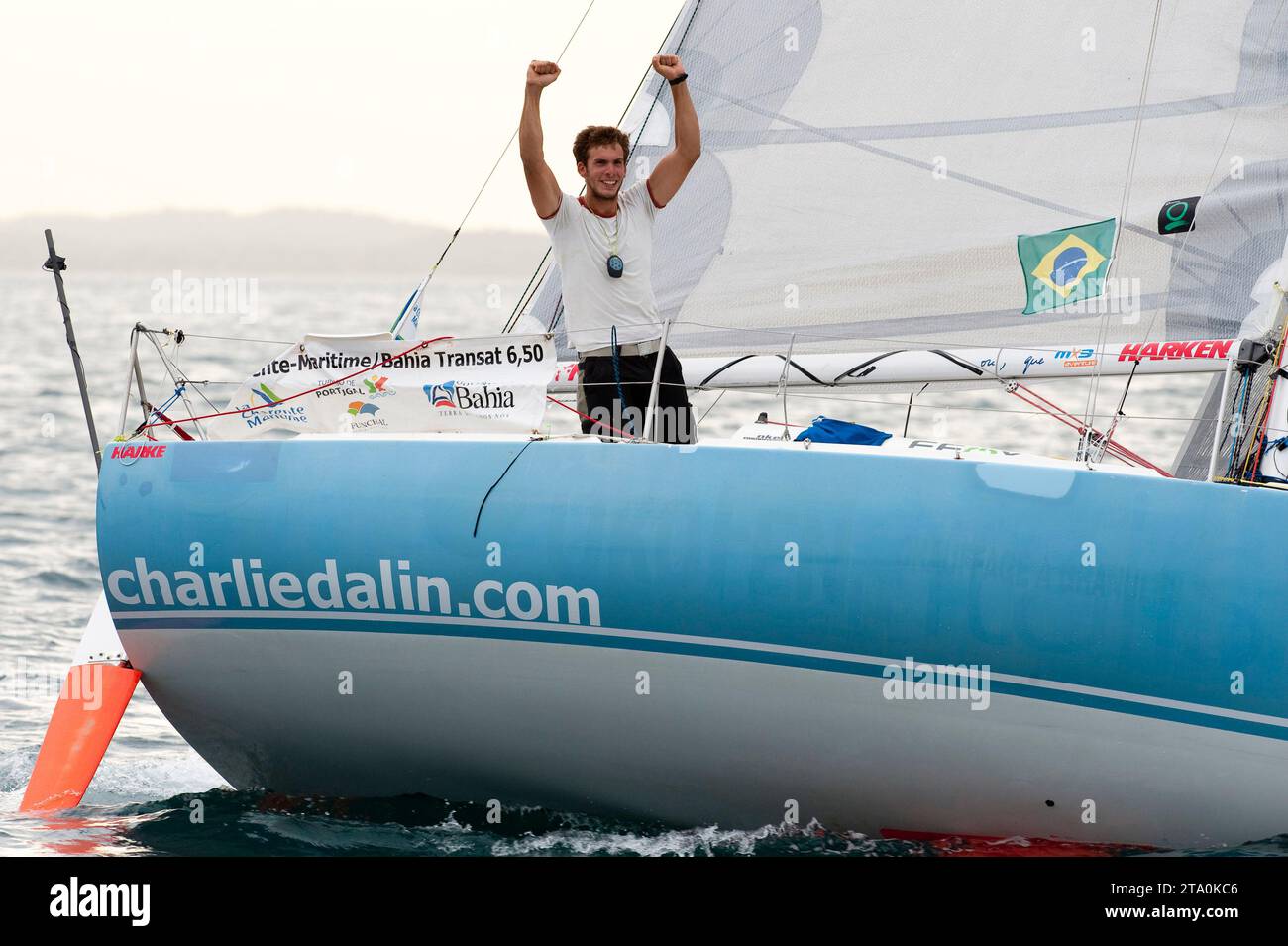 VELA - GARA TRANSATLANTICA - CHARENTE MARITIME BAHIA TRANSAT 6,50 ARRIVO A BAHIA - BAHIA (BRA) - 23/10/09 FOTO : OLIVIER BLANCHET / DPPI ARRIVO DI CHARLIE DALIN (CHERCHESPONSOR.COM FRA435) PRIMO A BAHIA IN SERIAL BOAT DIVISIONE # 30109505 004 Foto Stock