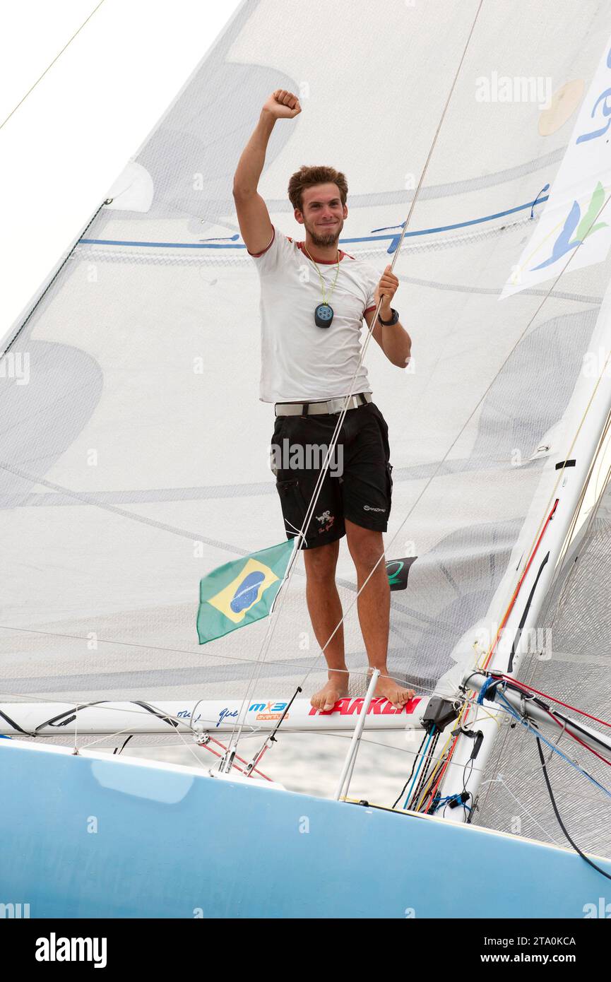 VELA - GARA TRANSATLANTICA - CHARENTE MARITIME BAHIA TRANSAT 6,50 ARRIVO A BAHIA - BAHIA (BRA) - 23/10/09 FOTO : OLIVIER BLANCHET / DPPI ARRIVO DI CHARLIE DALIN (CHERCHESPONSOR.COM FRA435) PRIMO A BAHIA IN SERIAL BOAT DIVISIONE # 30109505 007 Foto Stock