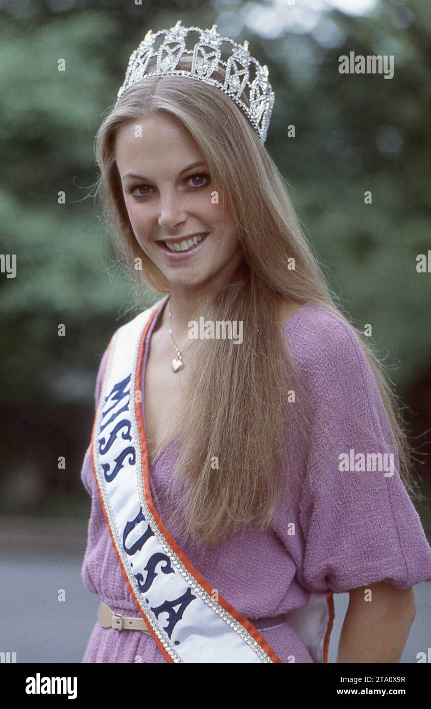 Una foto in posa di Miss USA 1979 Mary Therese Friel. In seguito è stata una modella e ha aperto la sua agenzia di modelle nel 1987. Attualmente forma e rappresenta molti modelli, oltre ad allenare i partecipanti al concorso di bellezza. A Biloxi, Mississippi. Foto Stock