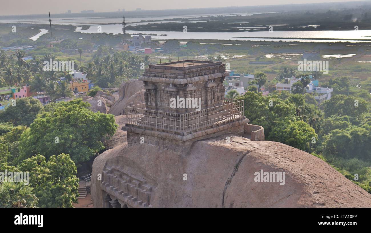 Antico tempio in pietra situato in cima alla montagna Foto Stock