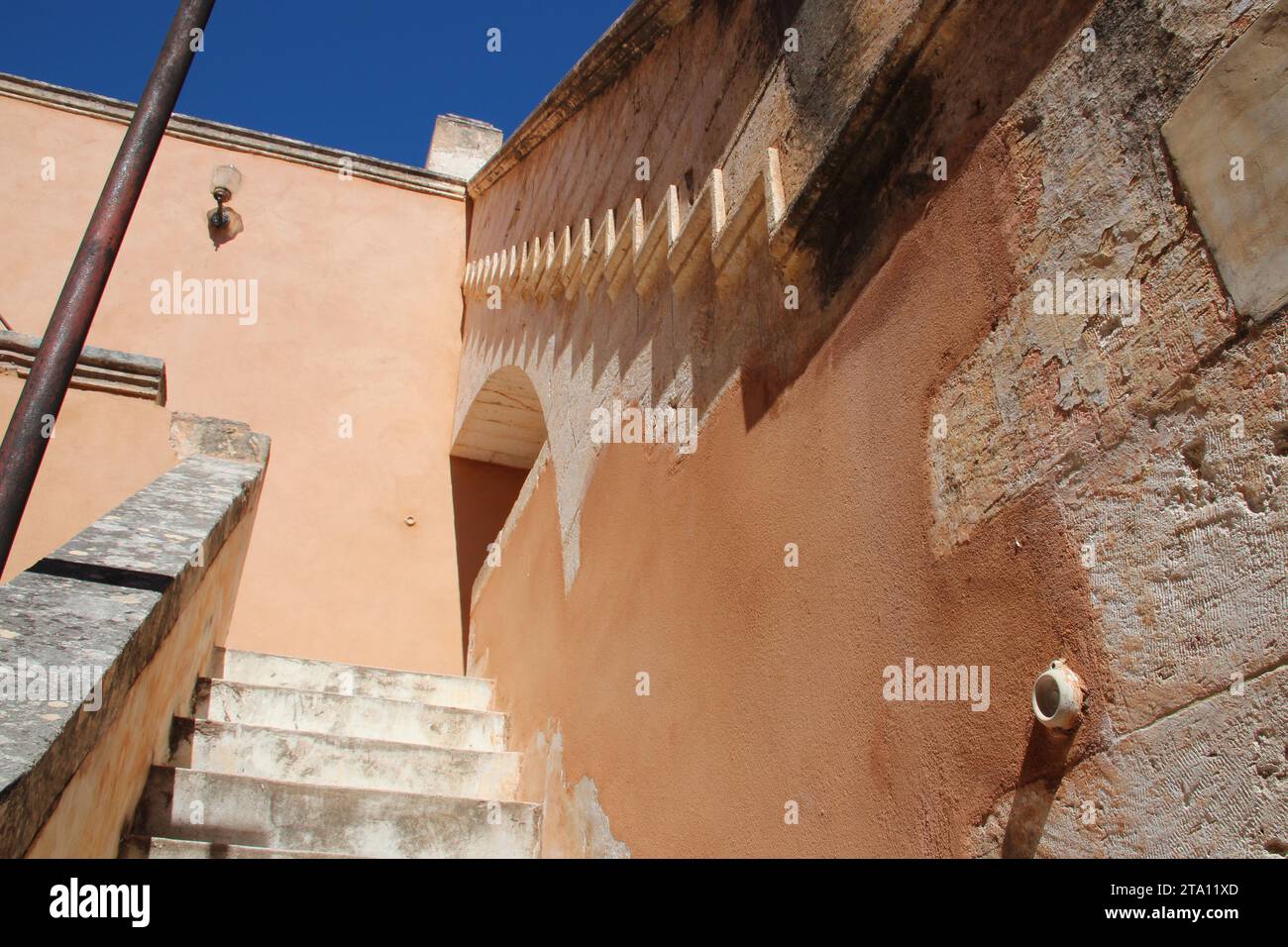 scala in un monastero ortodosso (agia triada) a creta in grecia Foto Stock