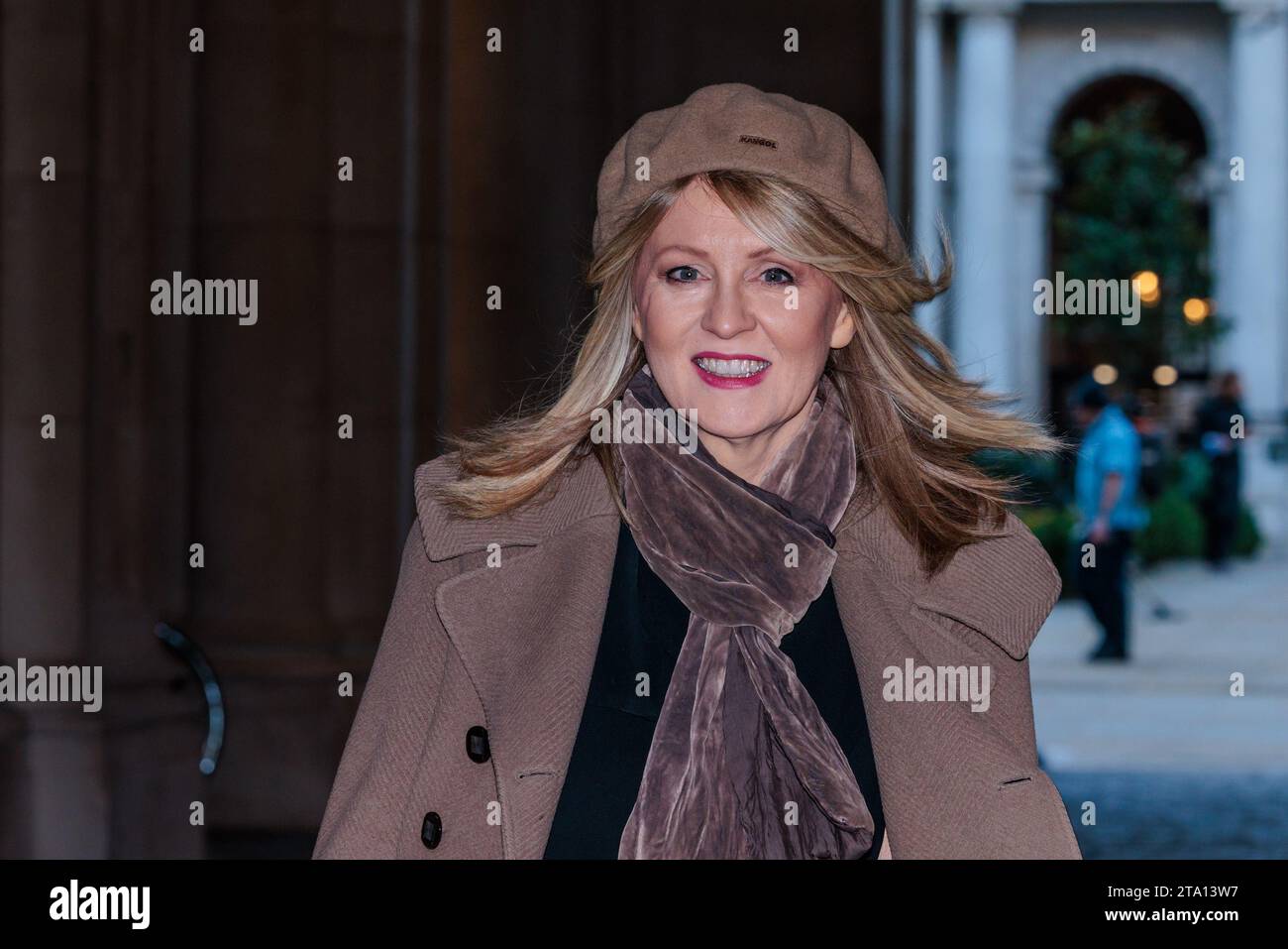 Downing Street, Londra, Regno Unito. 28 novembre 2023. Esther McVey parlamentare, Ministro senza portafoglio, partecipa alla riunione settimanale del Gabinetto al 10 di Downing Street. Foto di Amanda Rose/Alamy Live News Foto Stock