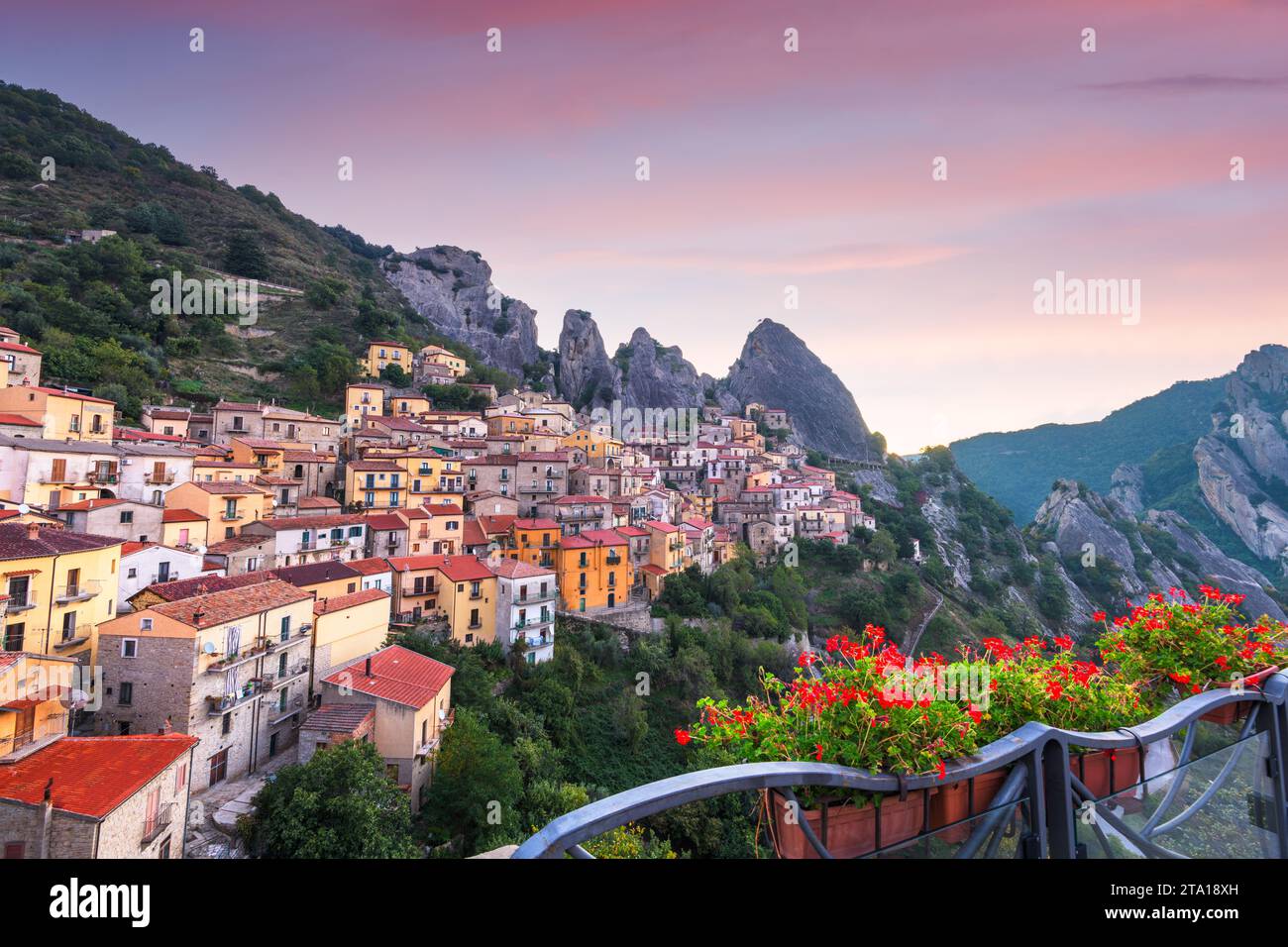 Castelmezzano, Italia in Basilicata all'alba. Foto Stock