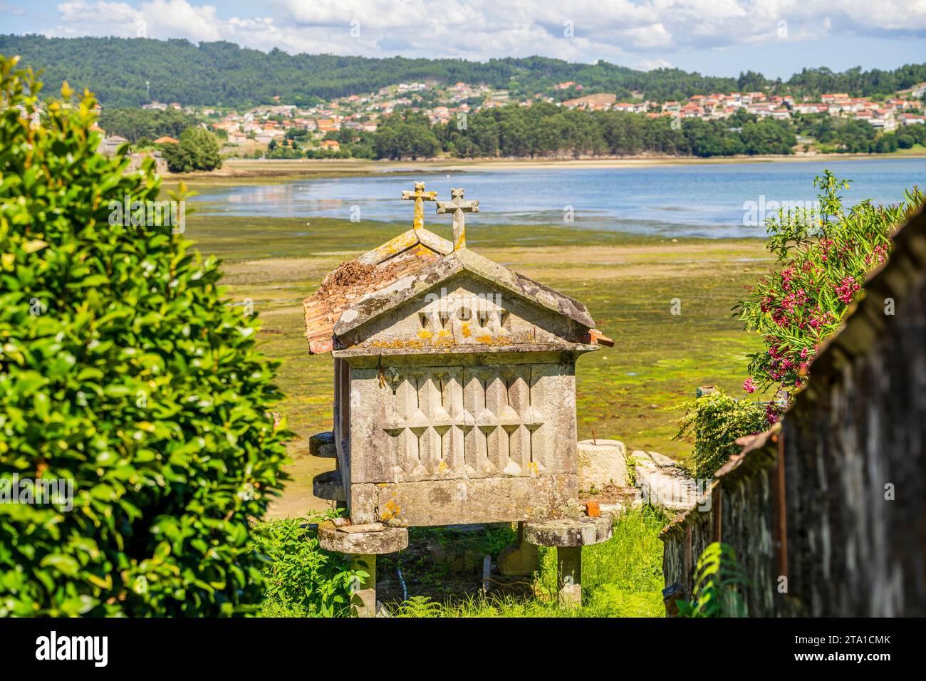Vecchio granaio Combarro, Spagna, Galizia Foto Stock