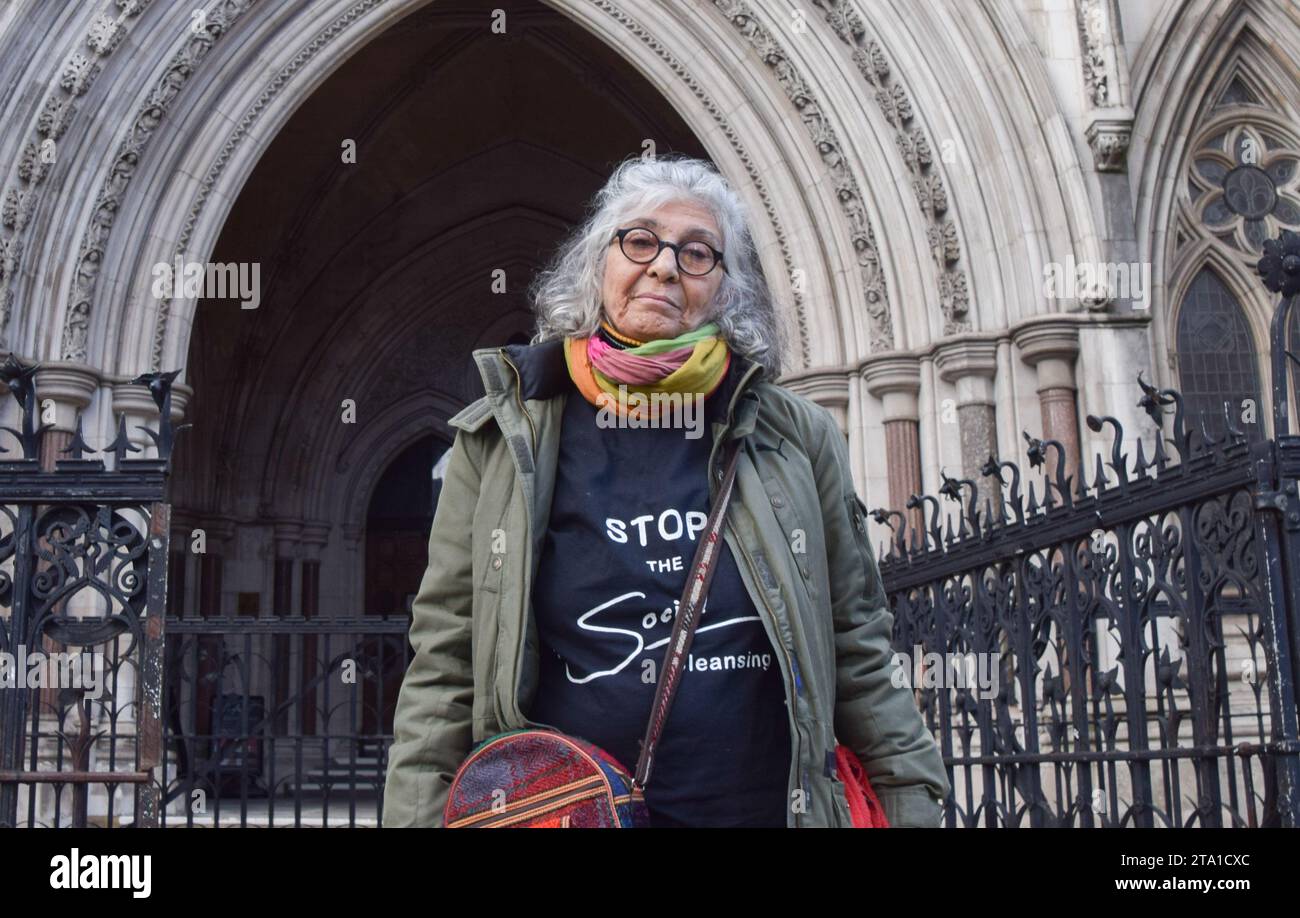 Londra, Inghilterra, Regno Unito. 28 novembre 2023. AYSEN DENNIS fuori dalla Royal Courts of Justice. L'attivista continua la sua sfida legale contro il Southwark Council e lo sviluppatore Notting Hill Genesis sulla riqualificazione della tenuta di Aylesbury, che ha descritto come "social cleansingâ" (Credit Image: © Vuk Valcic/ZUMA Press Wire) SOLO PER USO EDITORIALE! Non per USO commerciale! Crediti: ZUMA Press, Inc./Alamy Live News Foto Stock