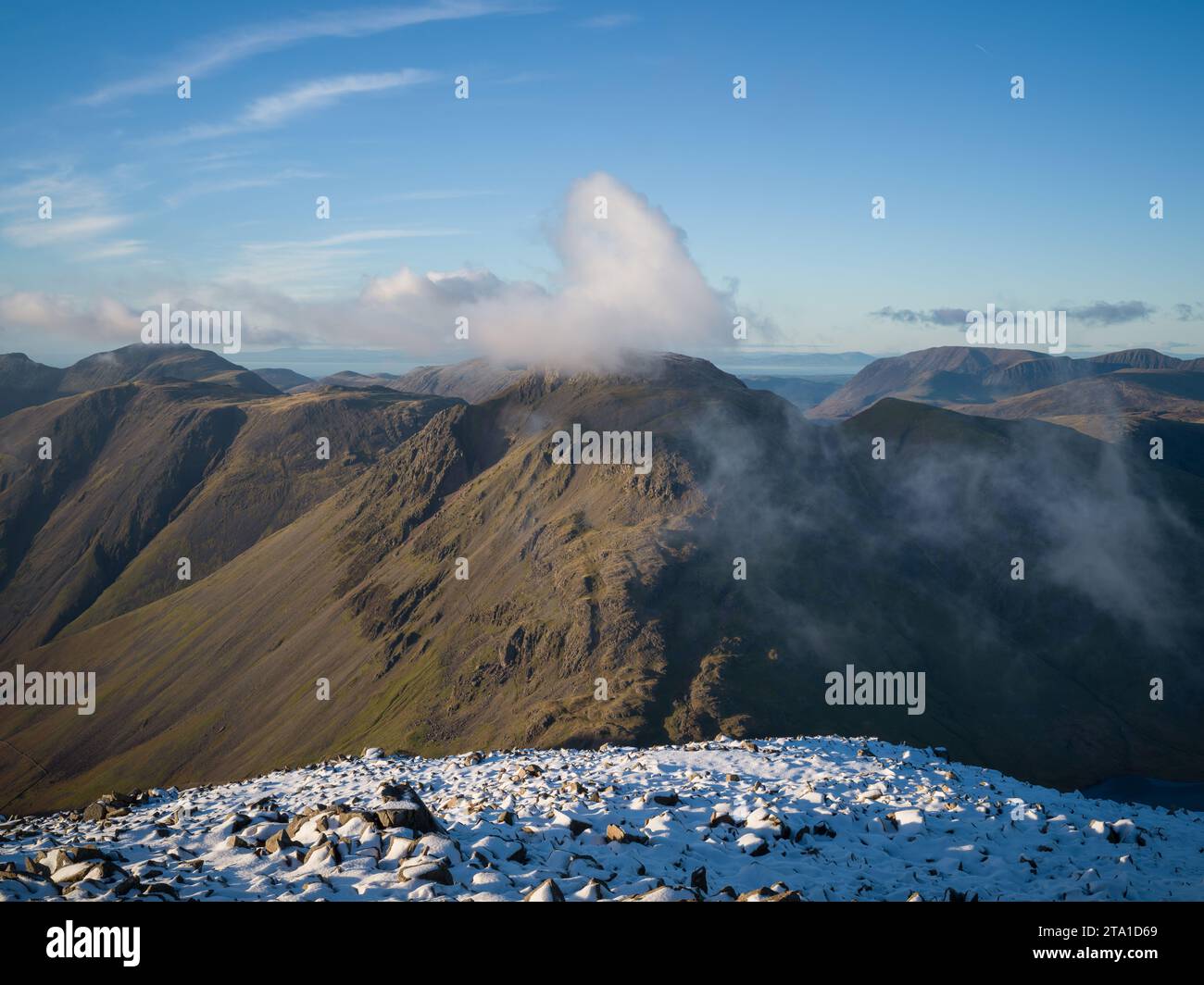 Great Gable vista da Great End nel Southern Fells del Lake District National Park, Cumbria, Regno Unito Foto Stock