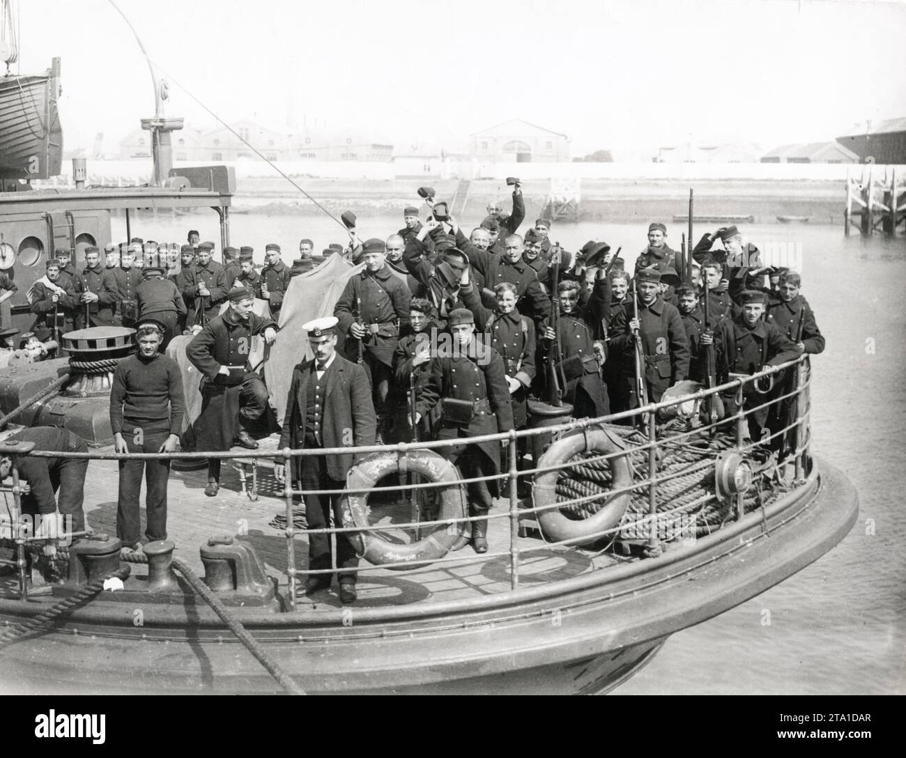 Prima guerra mondiale - i soldati belgi arrivano ad Ostenda sotto la supervisione britannica Foto Stock