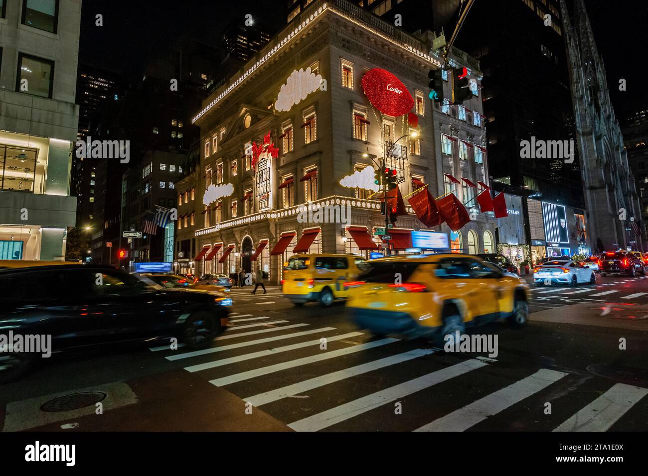 La Cartier Mansion sulla Fifth Avenue a Midtown Manhattan è tutta decorata per Natale, a New York mercoledì 22 novembre 2023. (© Richard B. Levine) Foto Stock