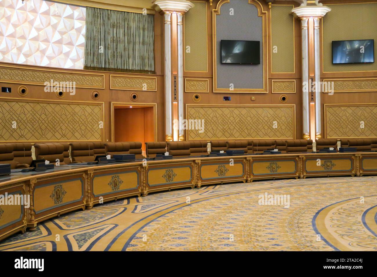 Abu Dhabi, Emirati Arabi Uniti, 08.02.20. Sala Spirit of Collaboration, luogo d'incontro ufficiale per il Gabinetto degli Emirati Arabi Uniti, il Consiglio federale supremo, il Palazzo Qasr al Watan. Foto Stock