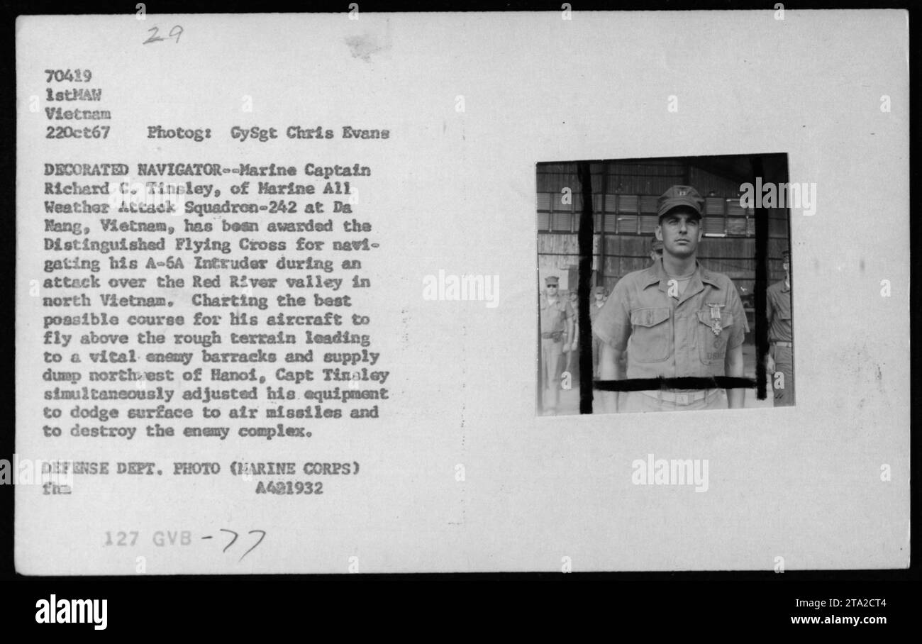 Il capitano di marina Richard C. Tinsley, del Marine All Weather Attack