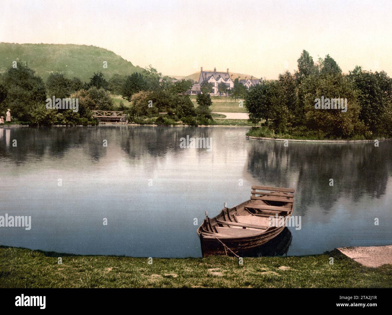 Whitworth Gardens, Darley Dale, früher Darley, ist eine Stadt und Gemeinde im Bezirk Derbyshire Dales in Derbyshire, Inghilterra., Historisch, um 1900, digital restaurierte Reproduktion nach einem Original aus dem 19th Jahrhundert / Whitworth Gardens, Darley Dale, ex Darley, è una città e parrocchia nel Derbyshire Dales District of Derbyshire, Derbyshire, Derbyshire, Derbyshire, Derbyshire, England, Historic, circa 1900, riproduzione restaurata digitalmente da un originale del XIX secolo Foto Stock