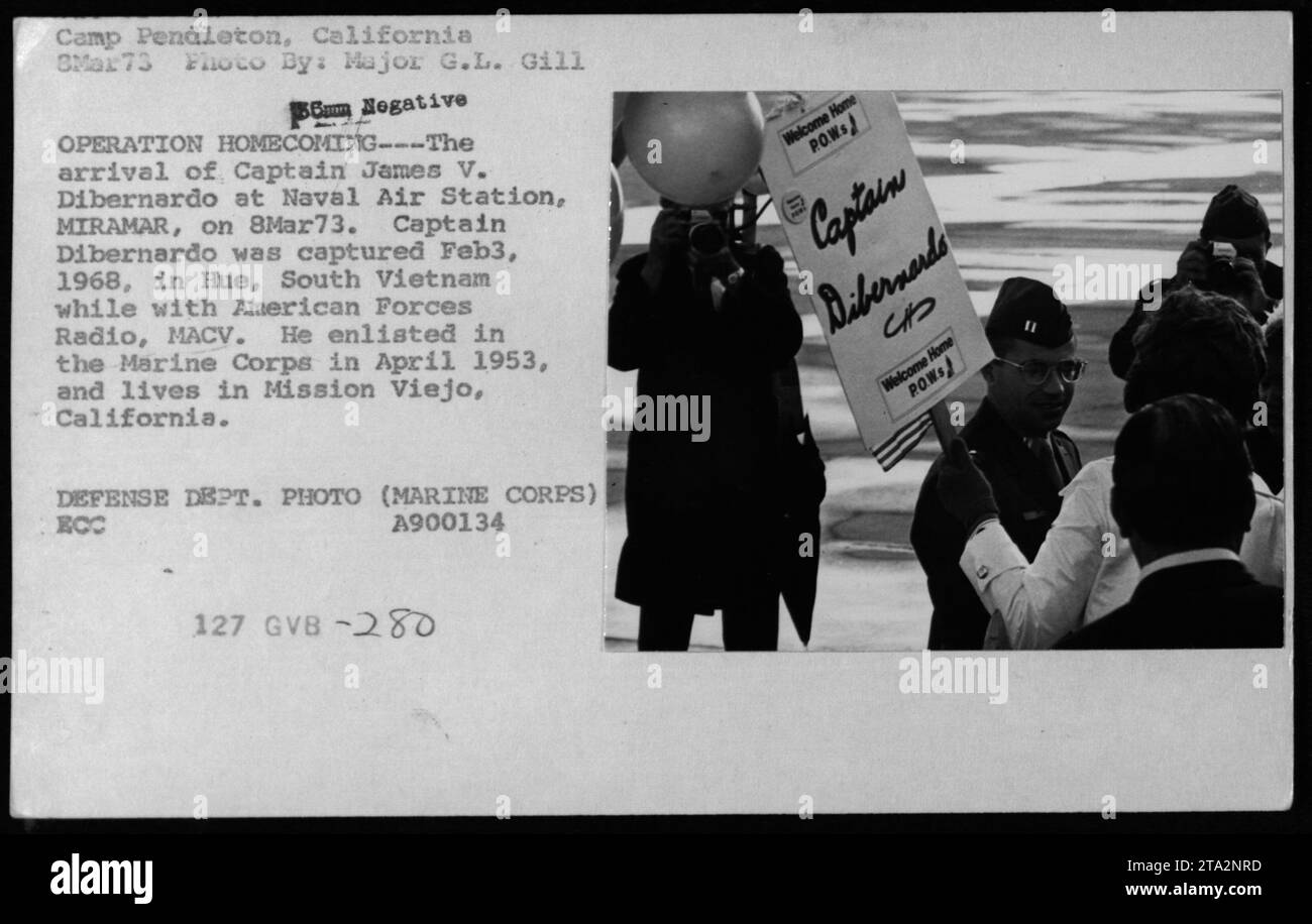L'8 marzo 1973, l'ex capitano James V. DiBernardo, catturato a Hue, nel Vietnam del Sud, arrivò alla Naval Air Station di Miramar, in California, come parte dell'operazione Homecoming. In precedenza ha servito con American Forces radio e MACV. Foto Stock