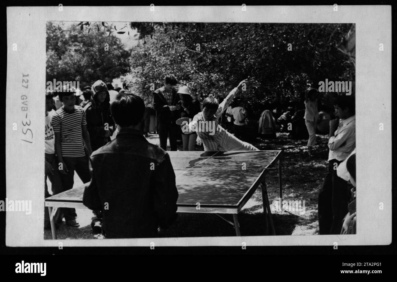 La celebrità Claudia Cardinale è stata vista in visita ai rifugiati
