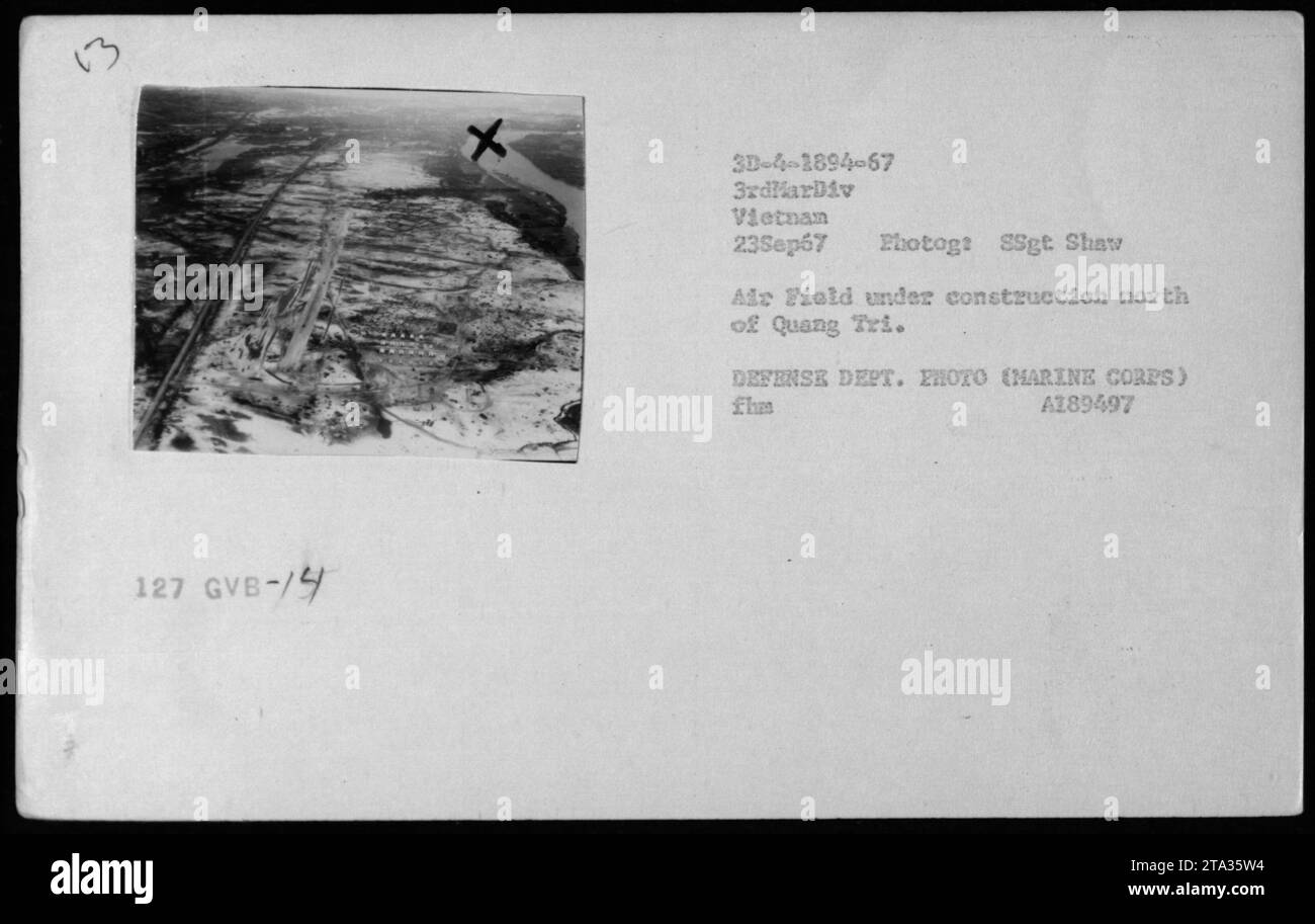 Vista aerea dello Shaw Air Field in costruzione a nord di Quang Tri, Vietnam, il 23 settembre 1967. La fotografia documenta le attività militari della terza Divisione Marines. Foto del Dipartimento della difesa (corpo dei Marines). Foto Stock