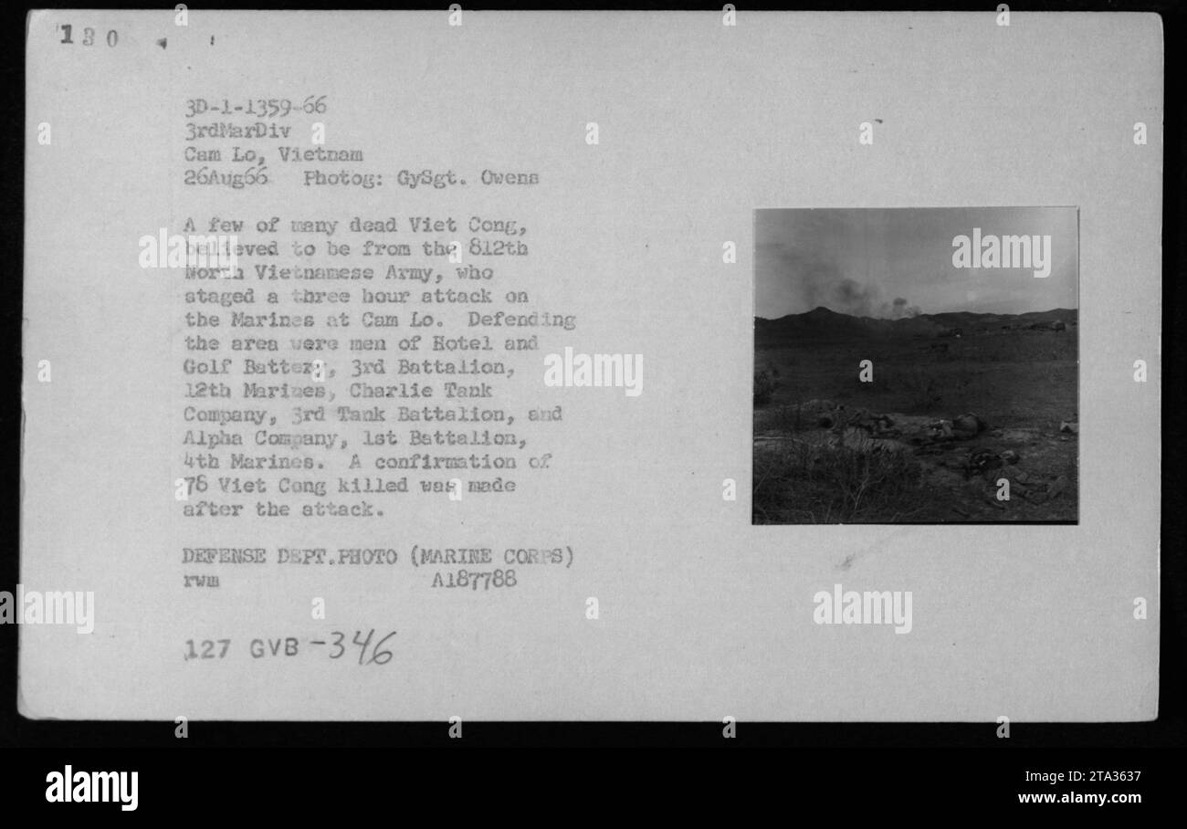 Immagine che mostra diversi soldati Viet Cong morti che si crede appartengano al 812° esercito nordvietnamita. I soldati hanno attaccato i Marines a Cam lo, in Vietnam, per tre ore. A difendere l'area erano membri di Hotel and Golf Battery, 3rd Battalion, 12th Marines, Charlie Tank Company, 3rd Tank Battalion, e Alpha Company, 1st Battalion, 4th Marines. L'attacco ha portato all'uccisione confermata di 76 soldati Viet Cong." Foto Stock