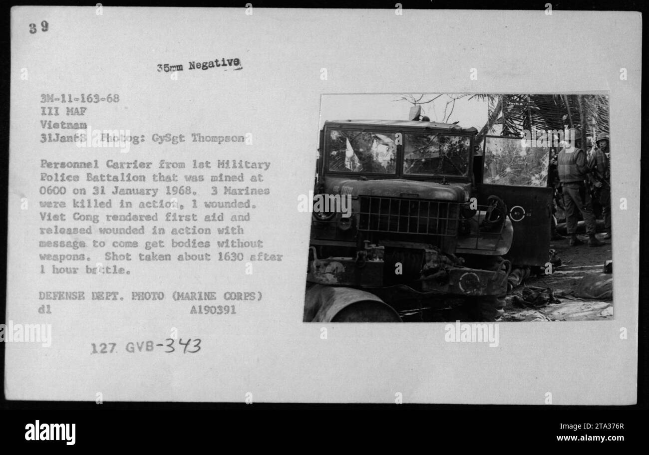 Il 31 gennaio 1968, una portaerei del 1st Military Police Battalion colpì una mina in Vietnam, causando la morte di tre marines, uno ferito e l'assistenza fornita dal Viet Cong. Foto Stock