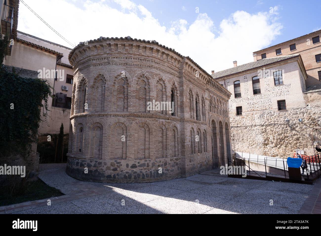 Toledo, Spagna - 17 marzo 23: Esterno dal retro della chiesa in stile mudejar, il Cristo della luce, ex moschea Bab al-Mardum a Toledo, Spa Foto Stock