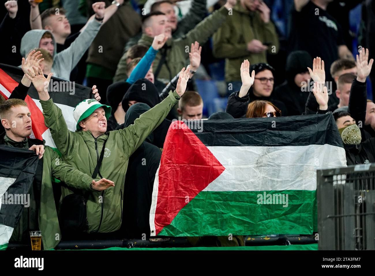 Roma, Italia. 28 novembre 2023. Tifosi del Celtic FC durante la partita di UEFA Champions League Group e tra SS Lazio e Celtic FC allo Stadio Olimpico Roma il 28 novembre 2023 a Roma. Crediti: Giuseppe Maffia/Alamy Live News Foto Stock