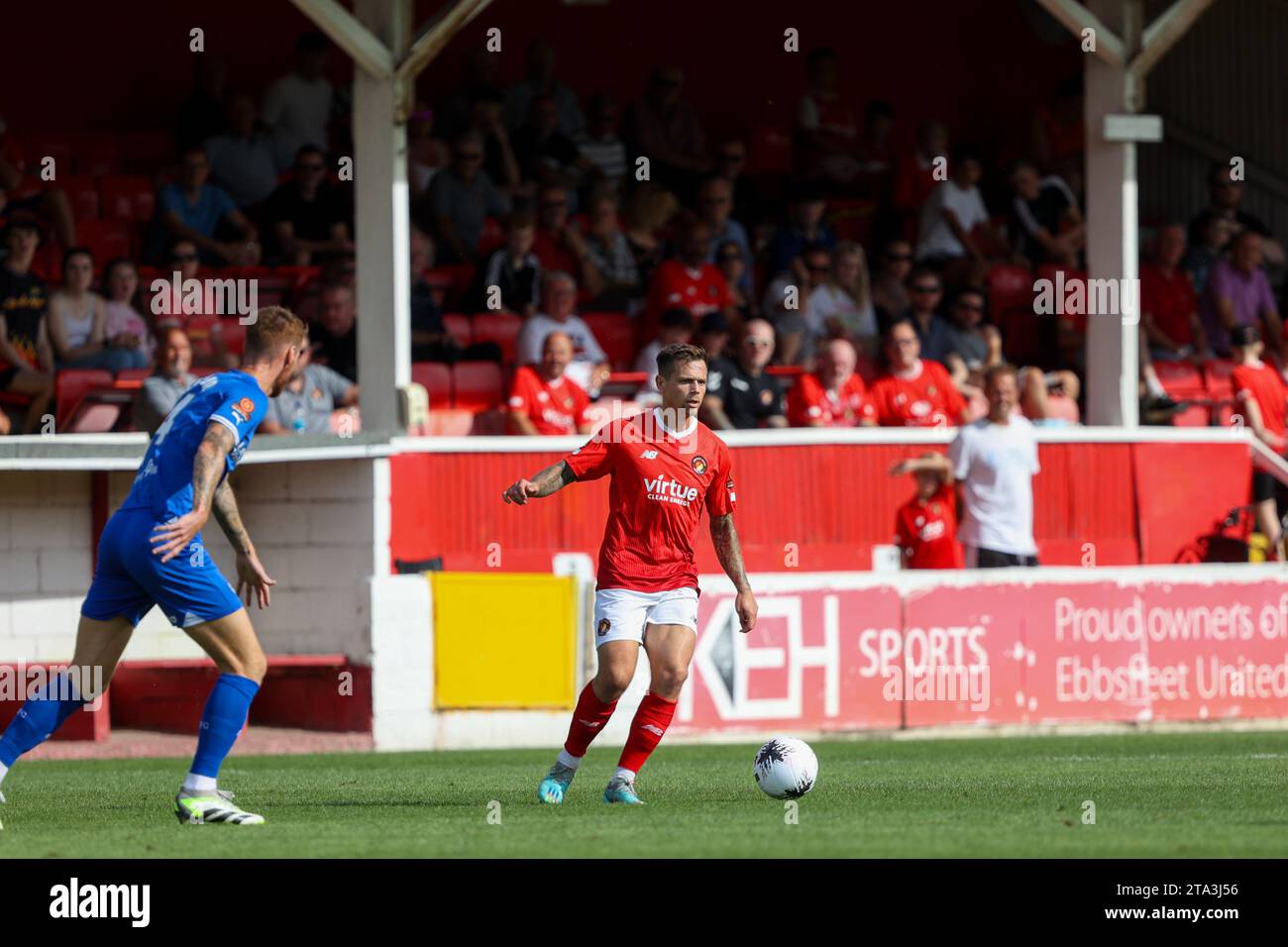 Craig Tanner dell'Ebbsfleet United durante una partita della National League al Kuflink Stadium, Northfleet. Immagine scattata sabato 16 settembre. Foto Stock