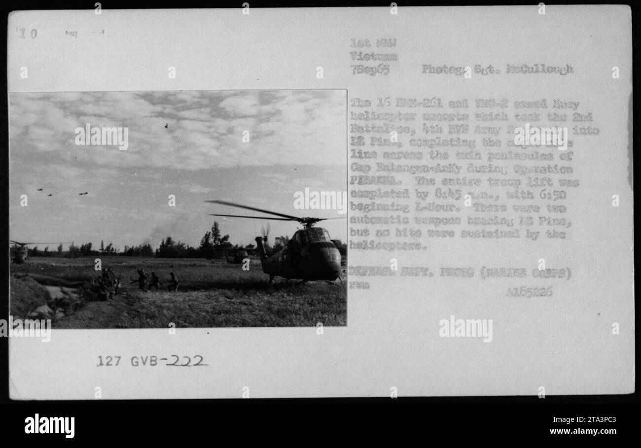 Gli ELICOTTERI UH-34 del 222nd Helicopter Squadron sono raffigurati in questa foto scattata il 7 settembre 1965. Gli elicotteri furono utilizzati per trasportare il 2nd Battalion, 4th Army Regiment nel 12 Pine, un'area vicino a Cap Bakangen-Ankly. Il sollevamento truppe fu completato con successo alle 8:45 del mattino, senza alcuna perdita. Foto Stock