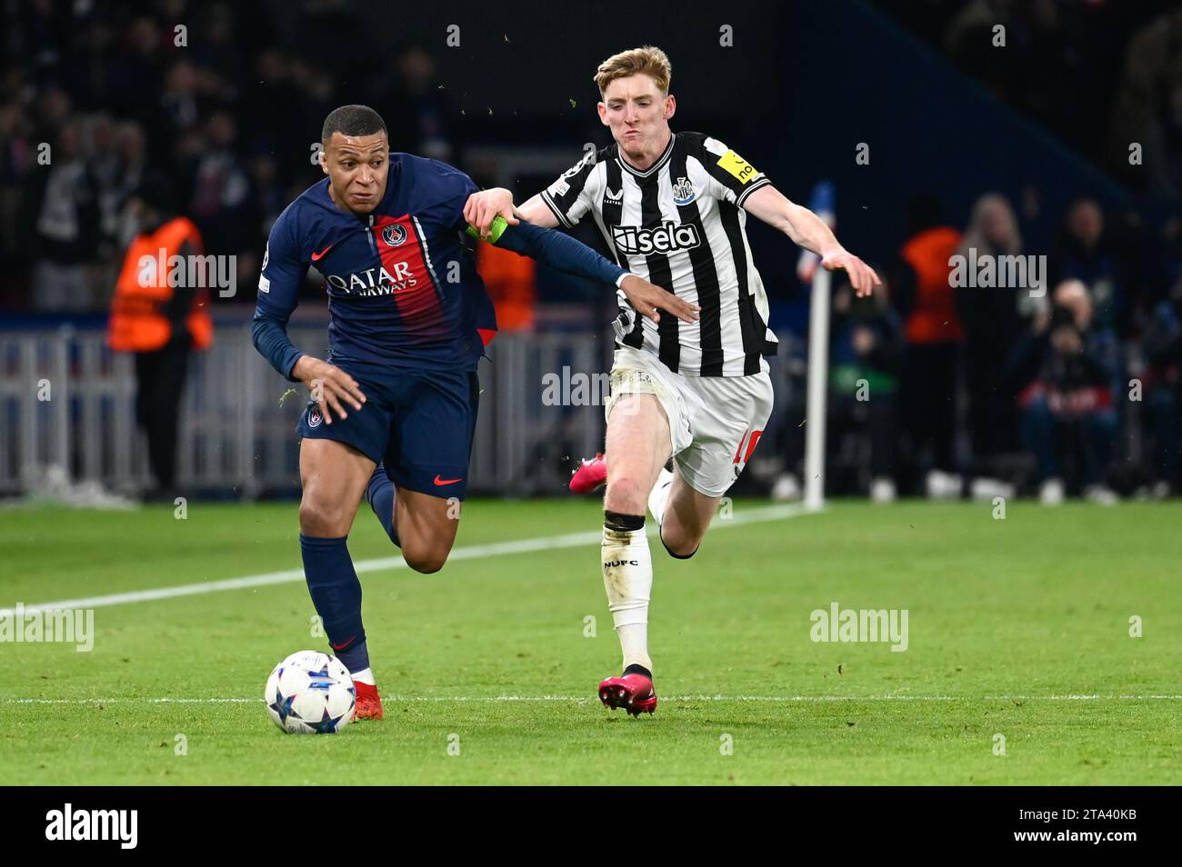 Parigi, Francia. 28 novembre 2023. © Julien Mattia/le Pictorium/MAXPPP - Parigi 28/11/2023 Kylian Mbappe lors du match retour du groupe F de la Ligue des Champions, entre le PSG et Newcastle United, au Parc de Princes, le 28 novembre 2023. Credito: MAXPPP/Alamy Live News Foto Stock