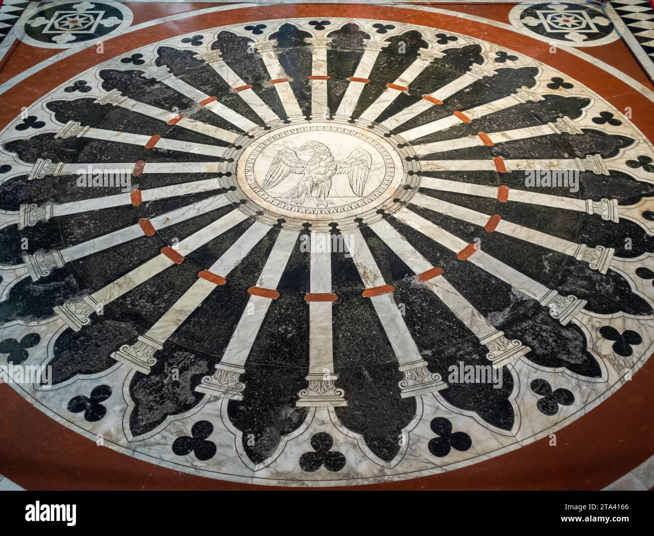 Ruota panoramica 24 con Aquila Imperiale, Cattedrale di Siena Foto Stock