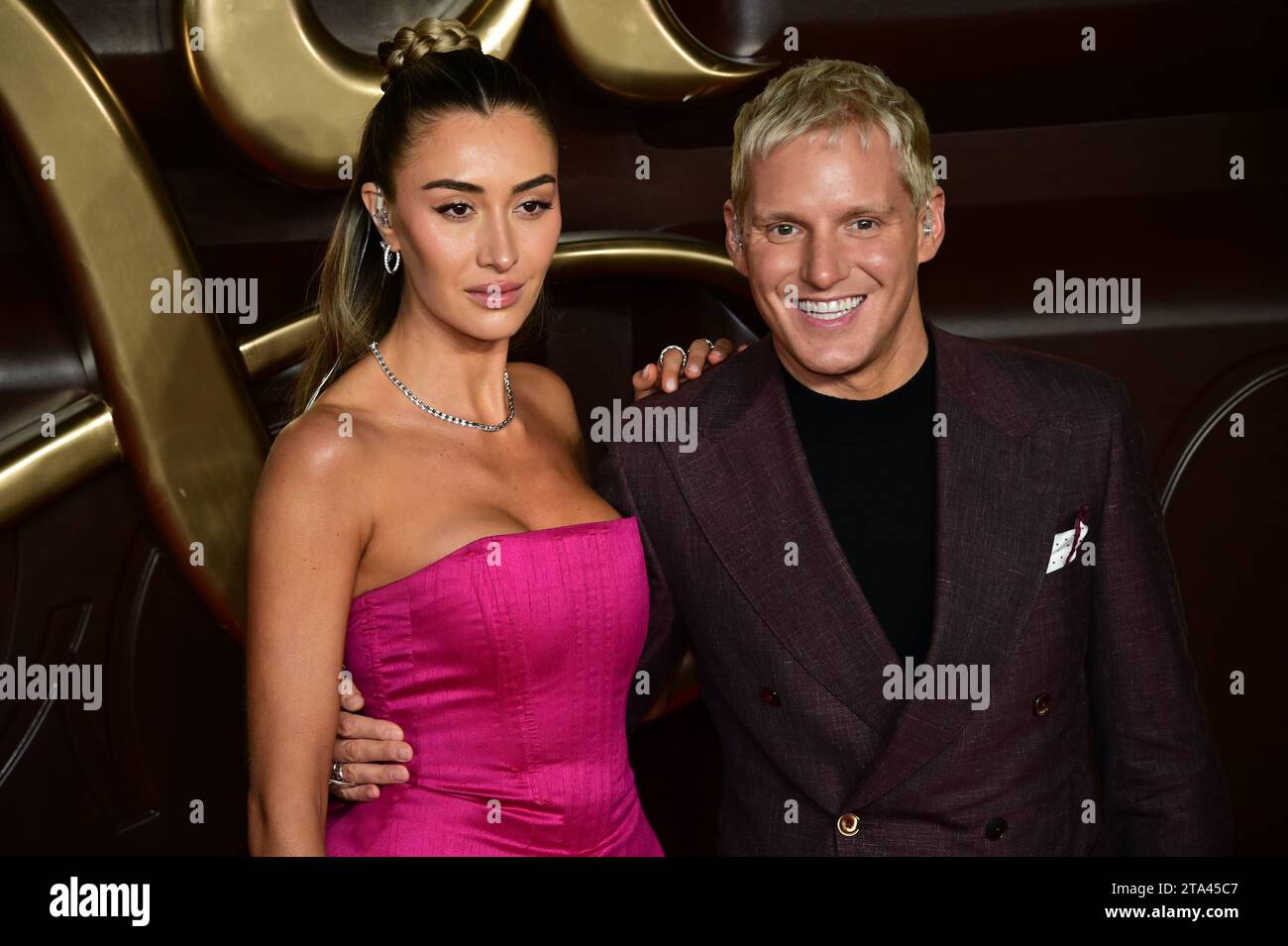 Londra, Regno Unito. 28 novembre 2023. Sophie Habboo e Jamie Laing frequentano la Warner Bros. Pictures Presents - la prima mondiale di Wonka alla Royal Festival Hall. Credito: Vedere li/Picture Capital/Alamy Live News Foto Stock