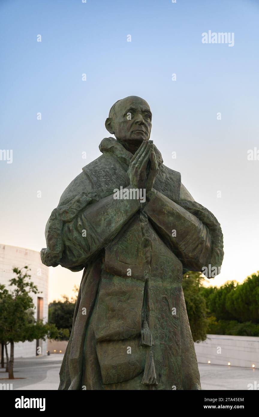 Statua di San Papa Paolo vi Santuario di nostra Signora del Rosario di Fátima a Fátima, Portogallo. Foto Stock