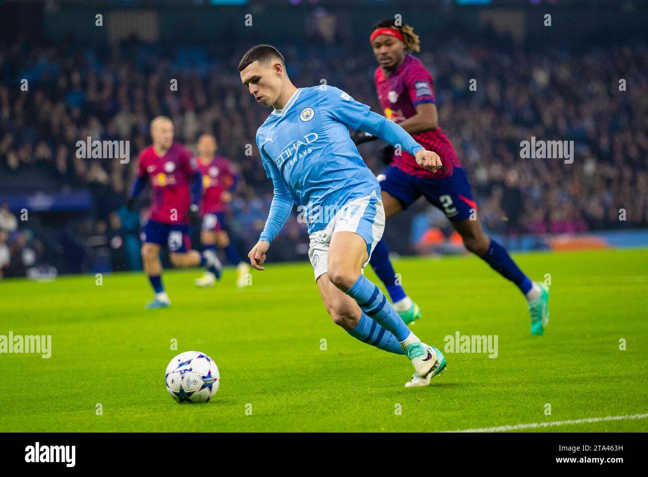 Phil Foden #47 del Manchester City in azione durante la partita di UEFA Champions League, gruppo G tra Manchester City e RB Leipzig all'Etihad Stadium di Manchester martedì 28 novembre 2023. (Foto: Mike Morese | mi News) crediti: MI News & Sport /Alamy Live News Foto Stock