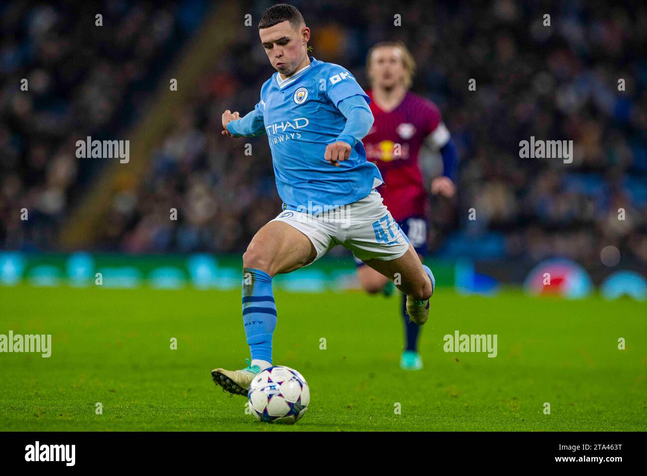 Phil Foden #47 di Manchester City durante la partita di UEFA Champions League, gruppo G tra Manchester City e RB Leipzig all'Etihad Stadium di Manchester martedì 28 novembre 2023. (Foto: Mike Morese | mi News) crediti: MI News & Sport /Alamy Live News Foto Stock