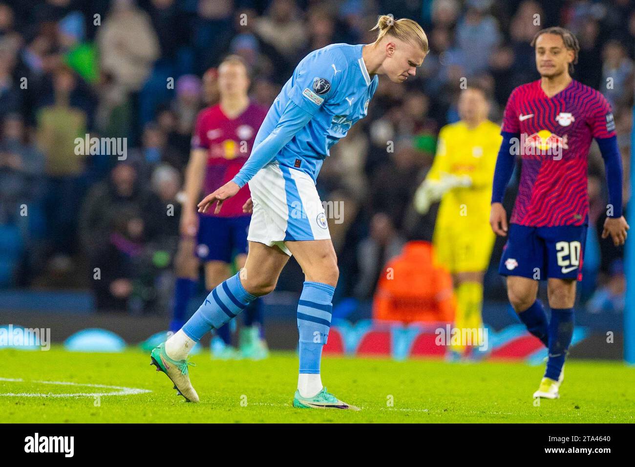 Erling Haaland #9 di Manchester City celebra il suo gol durante la partita di UEFA Champions League, gruppo G tra Manchester City e RB Leipzig all'Etihad Stadium di Manchester martedì 28 novembre 2023. (Foto: Mike Morese | mi News) crediti: MI News & Sport /Alamy Live News Foto Stock