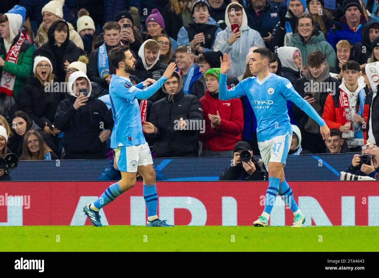 Phil Foden #47 di Manchester City celebra il suo gol durante la partita di UEFA Champions League, gruppo G tra Manchester City e RB Leipzig all'Etihad Stadium di Manchester martedì 28 novembre 2023. (Foto: Mike Morese | mi News) crediti: MI News & Sport /Alamy Live News Foto Stock