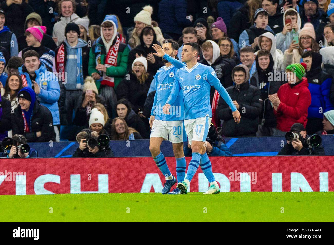 Phil Foden #47 di Manchester City celebra il suo gol durante la partita di UEFA Champions League, gruppo G tra Manchester City e RB Leipzig all'Etihad Stadium di Manchester martedì 28 novembre 2023. (Foto: Mike Morese | mi News) crediti: MI News & Sport /Alamy Live News Foto Stock