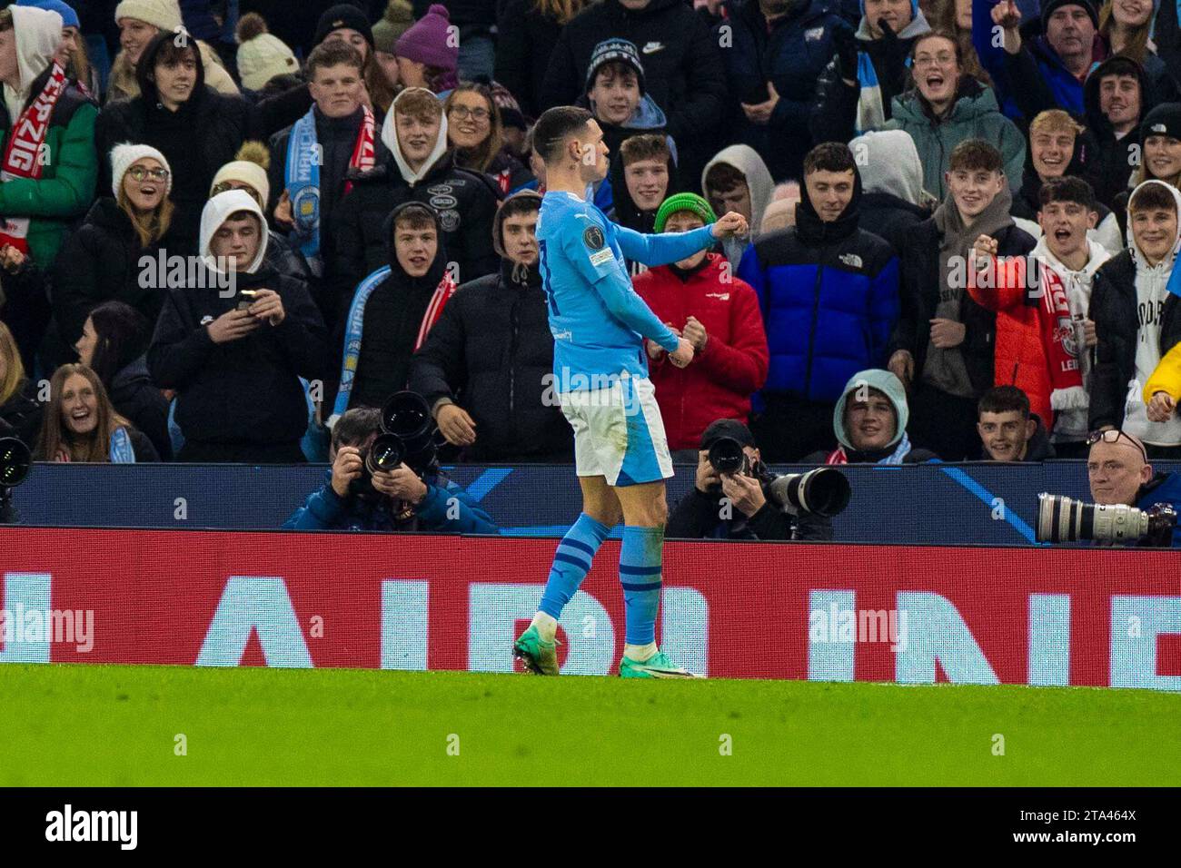 Phil Foden #47 di Manchester City celebra il suo gol durante la partita di UEFA Champions League, gruppo G tra Manchester City e RB Leipzig all'Etihad Stadium di Manchester martedì 28 novembre 2023. (Foto: Mike Morese | mi News) crediti: MI News & Sport /Alamy Live News Foto Stock