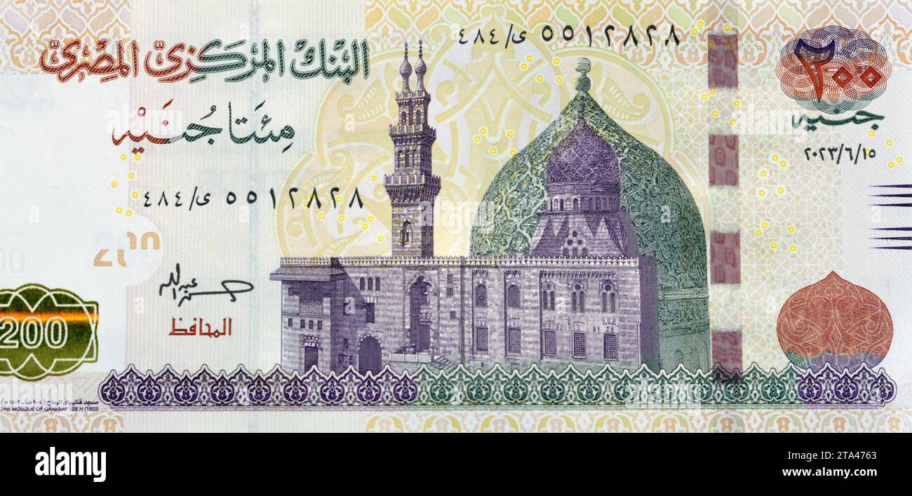 Grande frammento del lato dritto della serie di banconote LE Two Hundred Egyptian Pounds 2023 del 200 presenta la moschea Qani-Bay al Cairo in Egitto, messa a fuoco selettiva Foto Stock