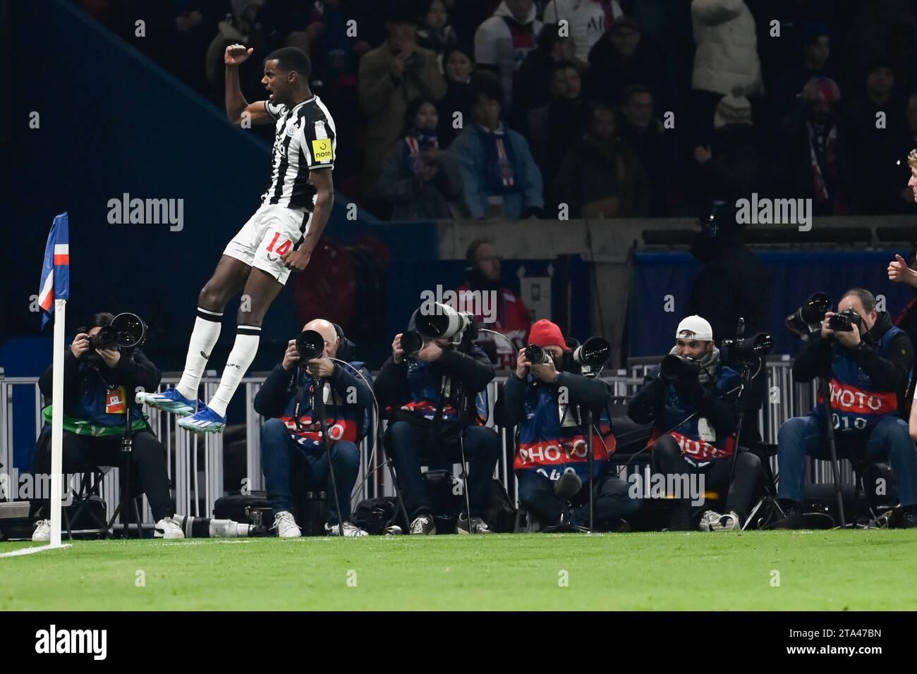 Parigi, Francia. 28 novembre 2023. © Julien Mattia/le Pictorium/MAXPPP - Parigi 28/11/2023 Alexander Isak lors du match retour du groupe F de la Ligue des Champions, entre le PSG et Newcastle United, au Parc de Princes, le 28 novembre 2023. Credito: MAXPPP/Alamy Live News Foto Stock