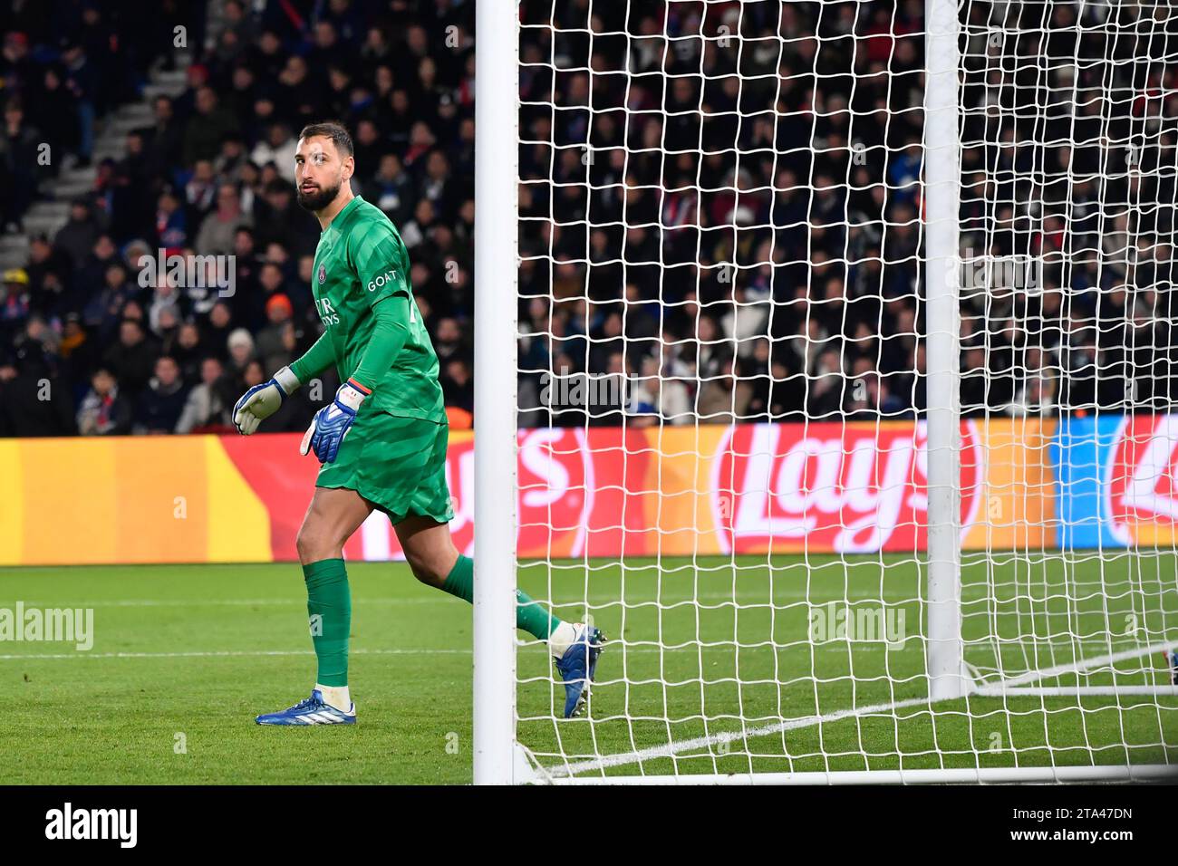 Parigi, Francia. 28 novembre 2023. © Julien Mattia/le Pictorium/MAXPPP - Parigi 28/11/2023 Gianluigi Donnarumma lors du match retour du groupe F de la Ligue des Champions, entre le PSG et Newcastle United, au Parc de Princes, le 28 novembre 2023. Credito: MAXPPP/Alamy Live News Foto Stock